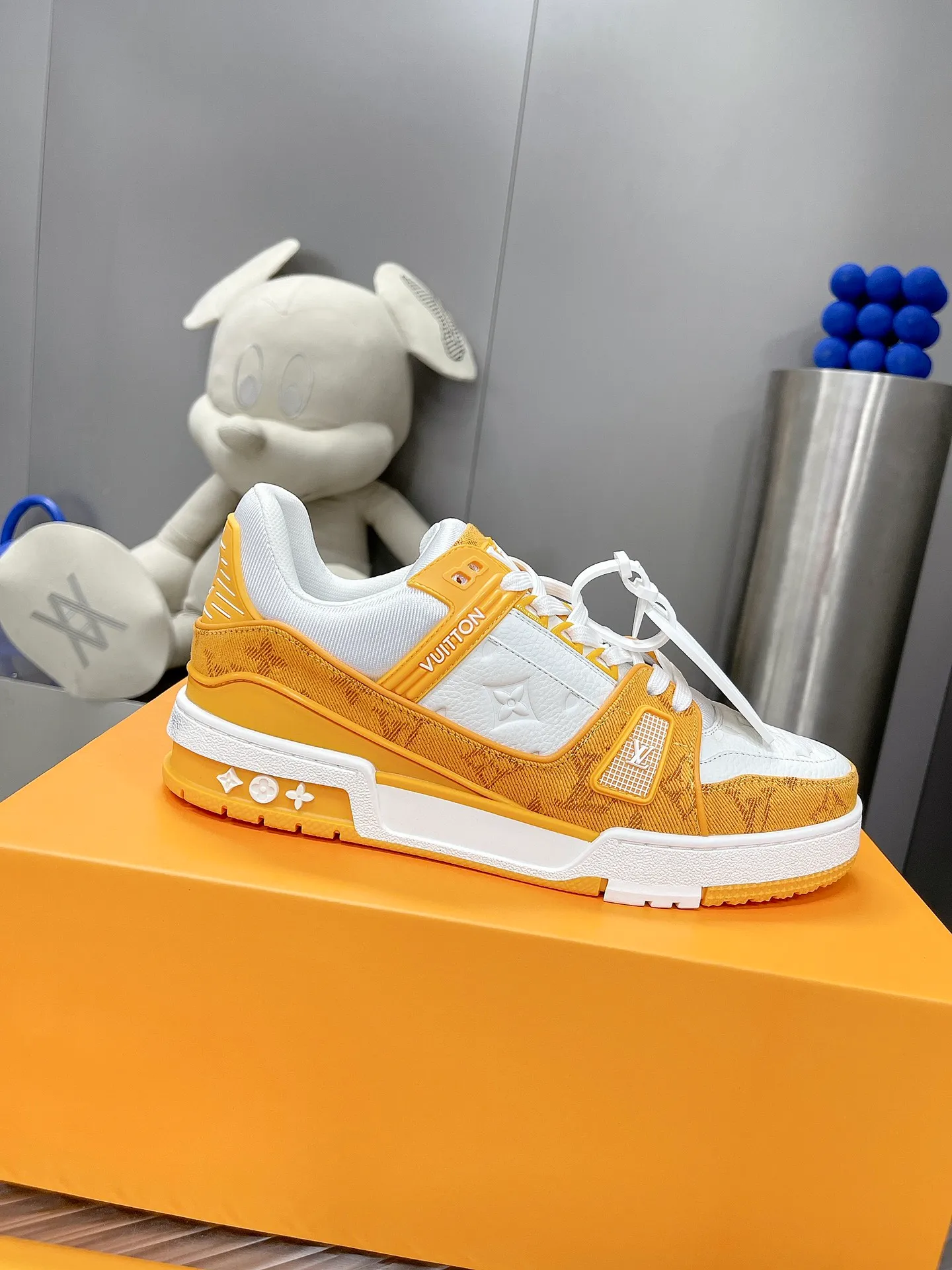 👟👟Ex-factory price 840👟👟The highest version on the Internet⚠️Feel free to compare! 2021🔥New model, purchase quality LV~Louis Vuitton by Virgin Abloh’s best-looking sneakers, Donkey Brand strongly recommends new products, official website limited edition retro basketball sneakers! Both high and low tops cost money to purchase 1:1 accurate replicas of the originals. The details are invincible, full of sincerity, imported custom-made original cowhide, the original package method is the same, the details are 100% restored, and the private model customized the original one-piece T👟👟factory price U outsole, which is different from other brands. Without the original version, this effect cannot be achieved! 35-45 (46 is custom-made and non-refundable) Some colors are available in women’s styles